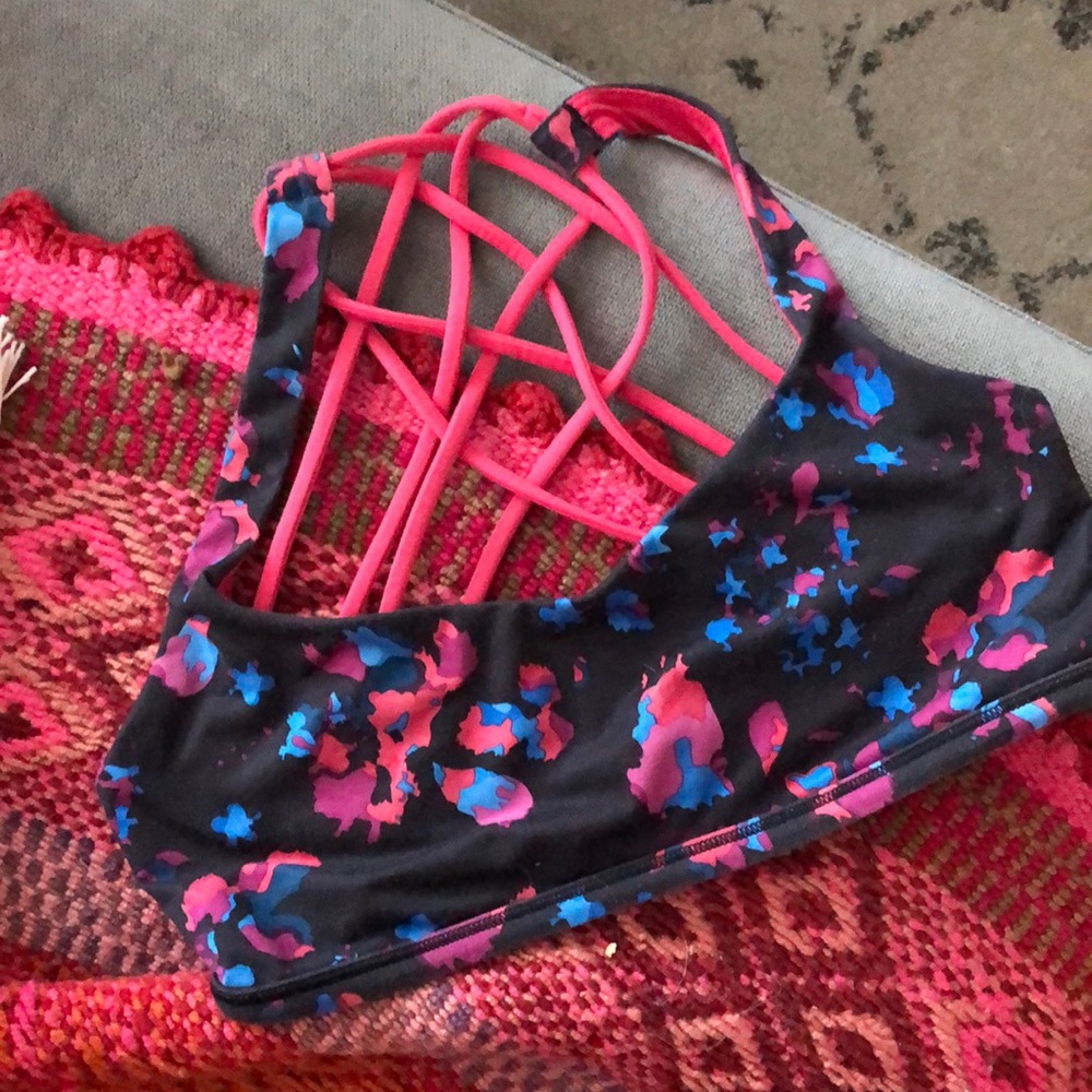 Lullemon Free to Be sports bra